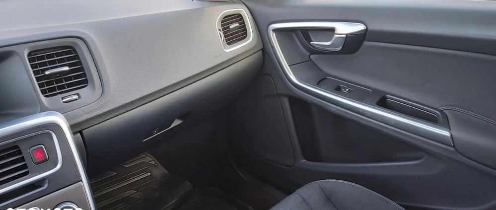 Volvo V60 cena 33900 przebieg: 203000, rok produkcji 2011 z Inowrocław małe 497